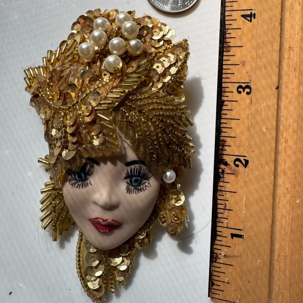 Elegant Gold and Pearl Brooch